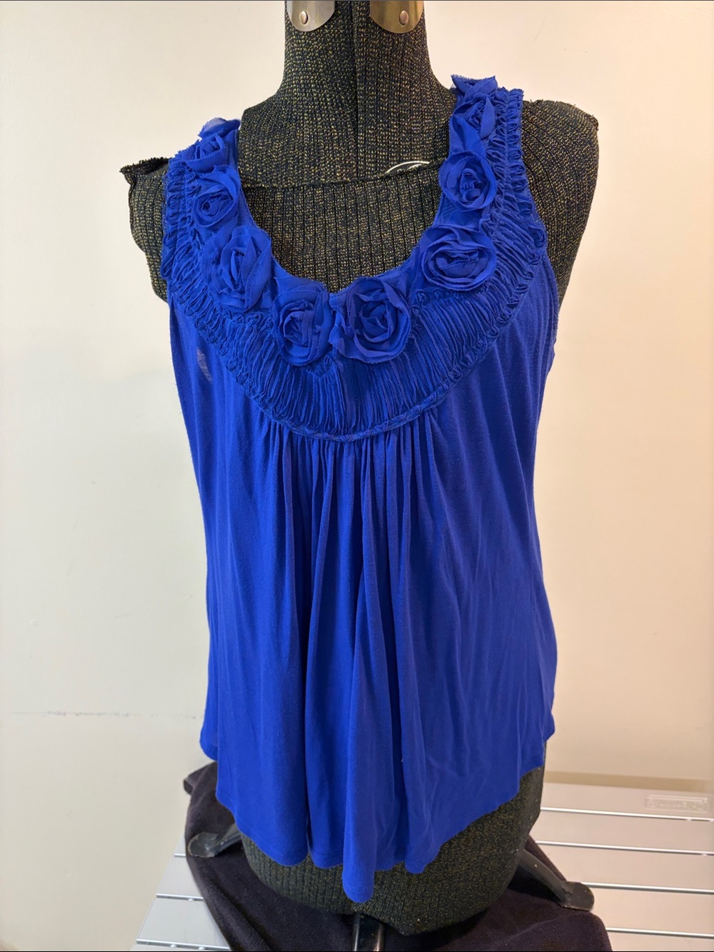 Cable& GaugeSleeveless Royal Blue Floral Trim Tank Top